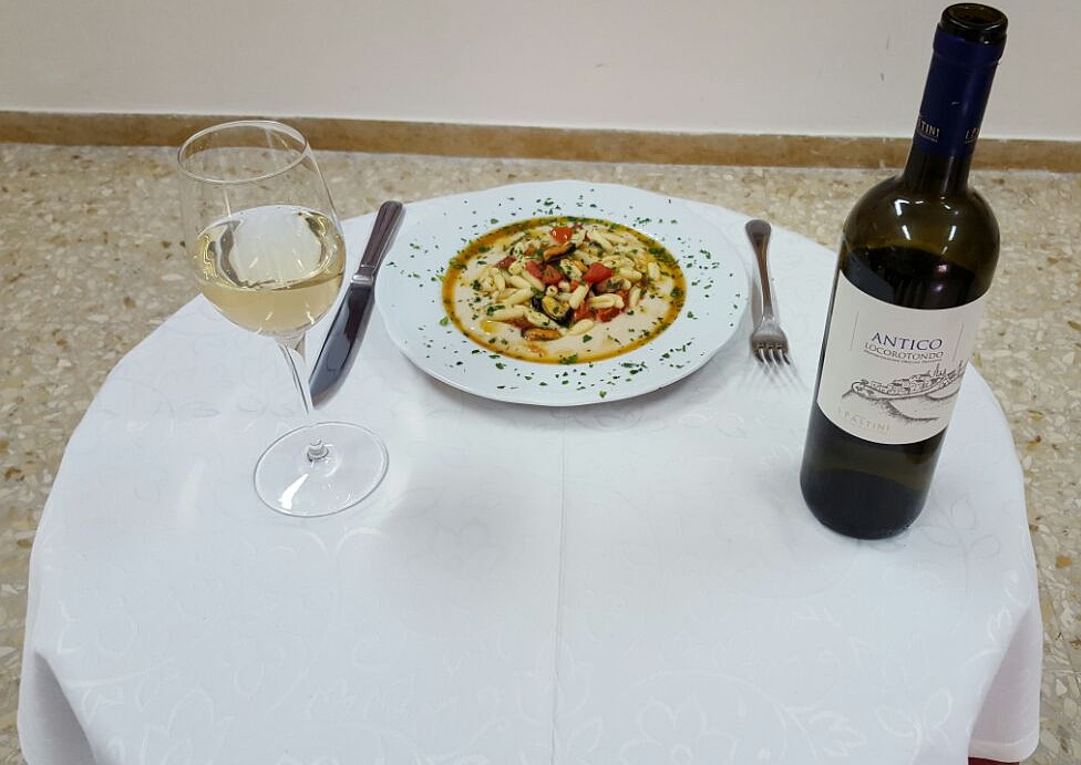 Cavatelli con cozze tarantine e fagioli flambè