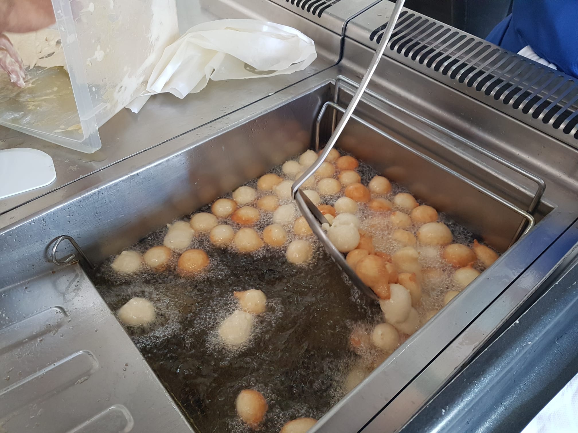 Fase di preparazione delle pettole