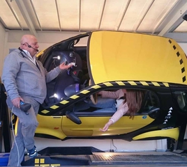 Progetto Educazione stradale auto con ragazzo